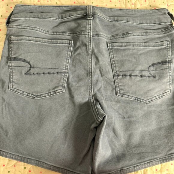 American Eagle Outfitters | Women's Midi Shorts | Faded Blue | US 12 - Picture 4 of 7
